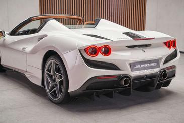 Ferrari F8 Spider — photo 15