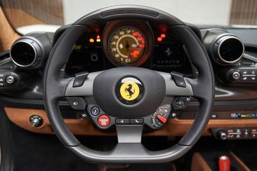 Ferrari F8 Spider — photo 24
