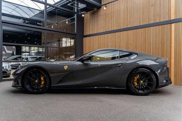 Ferrari 812 Superfast — photo 3