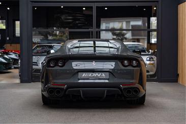 Ferrari 812 Superfast — photo 4