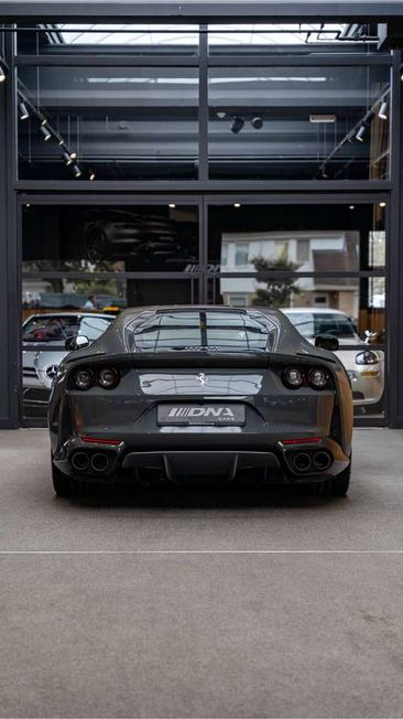 Ferrari 812 Superfast — photo 28