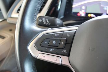 Volkswagen Multivan Van 2.0 TSI — photo 22