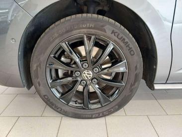 Volkswagen Multivan Van 2.0 TDI — photo 16