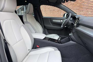 Volvo EC40 Coupé SUV Single Motor Extended Range — photo 2