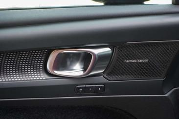 Volvo EC40 Coupé SUV Single Motor Extended Range — photo 18
