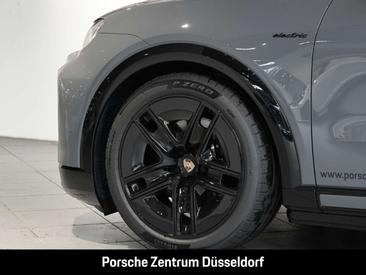 Porsche Cayenne S Electric — photo 10