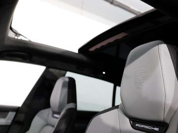 Porsche Cayenne Turbo Electric — photo 12