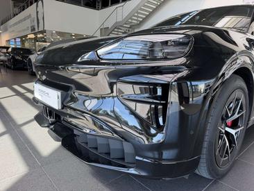 Porsche Cayenne Turbo Electric — photo 7
