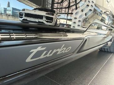 Porsche Cayenne Turbo Electric — photo 9