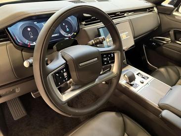 Land Rover Range Rover P460e — photo 7