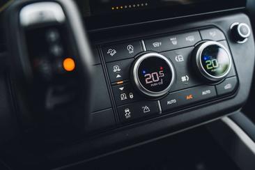 Land Rover Defender 110 D200 — photo 11