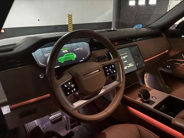 Land Rover Range Rover P460e — photo 13