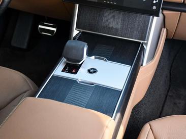 Land Rover Range Rover P460e — photo 13