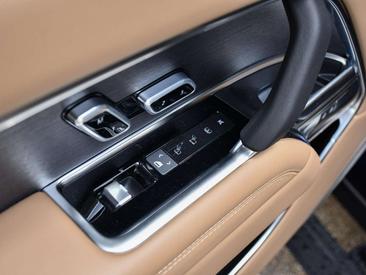 Land Rover Range Rover P460e — photo 15