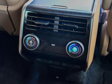 Land Rover Range Rover P460e — photo 22