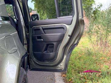 Land Rover Defender D200 — photo 38