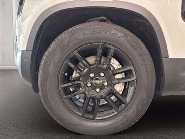 Land Rover Defender 110 P400e — photo 12