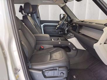 Land Rover Defender 110 P400e — photo 14