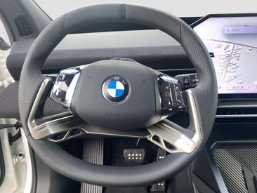 BMW iX3 50 XDrive — photo 12