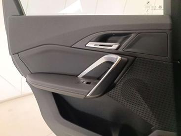BMW IX1 EDrive20 — photo 13