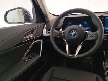 BMW IX1 EDrive20 — photo 16
