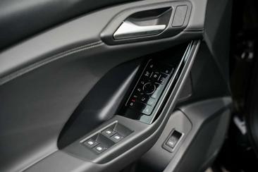 Audi Q6 E-tron S Line Black — photo 3