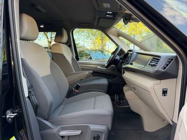 Volkswagen Multivan Van 2.0 TDI — photo 10
