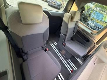 Volkswagen Multivan Van 2.0 TDI — photo 12