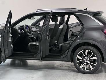 Volkswagen T-Roc — photo 9