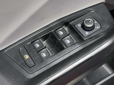 Volkswagen T-Roc — photo 12