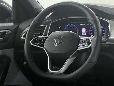 Volkswagen T-Roc — photo 15