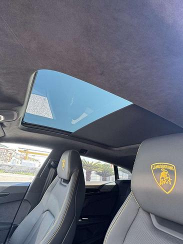 Lamborghini Urus SE — photo 11
