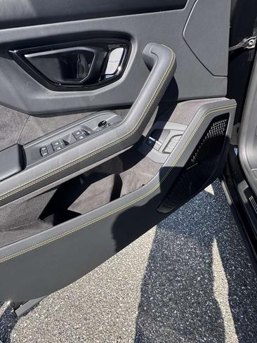 Lamborghini Urus SE — photo 12