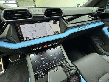Lamborghini Urus SE — photo 9