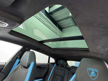 Lamborghini Urus SE — photo 12