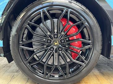 Lamborghini Urus SE — photo 34