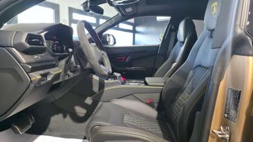 Lamborghini Urus SE — photo 13
