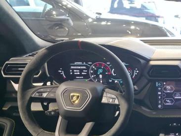 Lamborghini Urus SE — photo 18