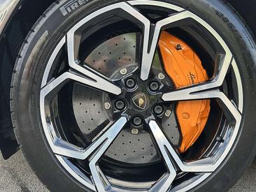 Lamborghini Urus SE — photo 7