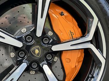 Lamborghini Urus SE — photo 8