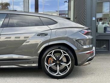 Lamborghini Urus SE — photo 9