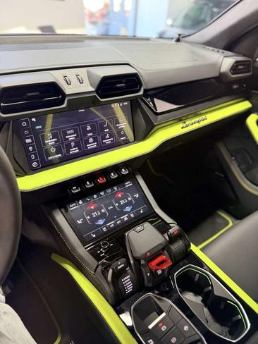 Lamborghini Urus SE — photo 8