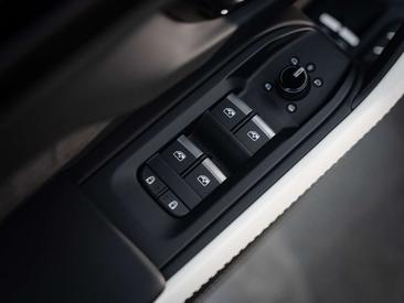Lamborghini Urus SE — photo 11