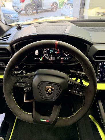 Lamborghini Urus SE — photo 11