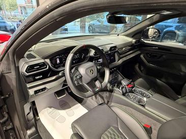 Lamborghini Urus SE — photo 9