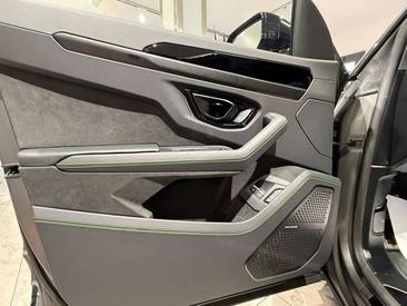 Lamborghini Urus SE — photo 11