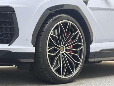 Lamborghini Urus SE — photo 10