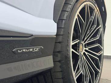 Lamborghini Urus SE — photo 12