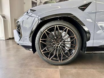 Lamborghini Urus SE — photo 4