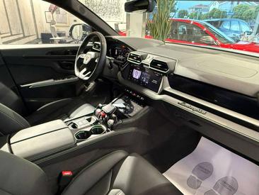 Lamborghini Urus SE — photo 14